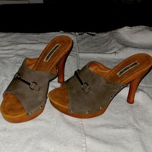 Cape Robbin Suede Taupe high heel slide platform size 8M